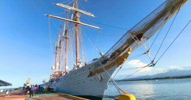 El buque Juan Sebastián de Elcano llega al puerto de Willemstad en Curazao el lunes 27 de abril