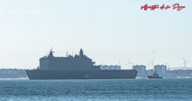El buque anfibio holandés Johan de Witt arriba a Rota en escala logística