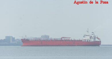 Buque cisterna de bandera liberiana con 184 metros de eslora hace escala técnica en la Bahía de Cádiz