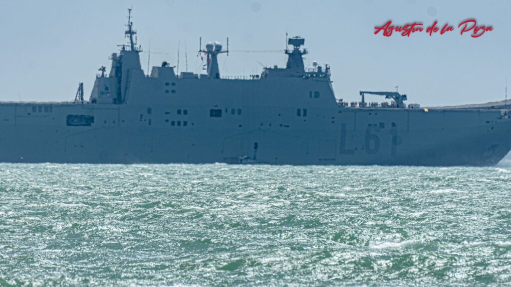 El contingente de Infantería de Marina embarca en el Juan Carlos I L-61