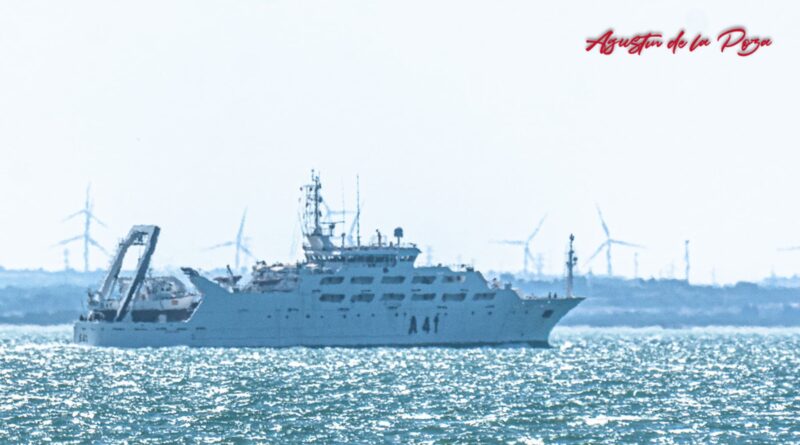 El Intermares deja la Base Naval de Rota mientras prepara su futura misión de cooperación pesquera en Senegal