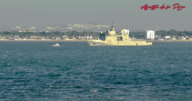 El BAM Rayo sigue a una agrupación naval rusa durante su tránsito por el mar de Alborán