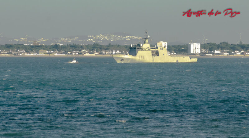 El BAM Rayo sigue a una agrupación naval rusa durante su tránsito por el mar de Alborán