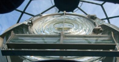 La ayuda estadounidense impulsó la gran modernización del Faro de Chipiona en 1963   
