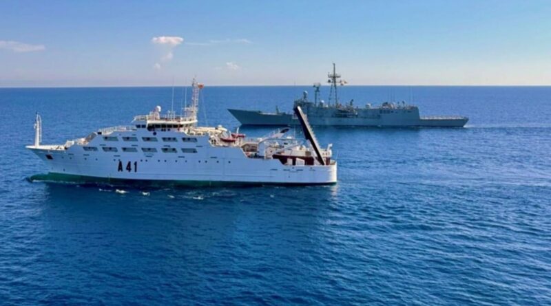 La fragata Victoria y el buque Intermares llegan a Alicante para las prácticas de la Escuela Naval Militar
