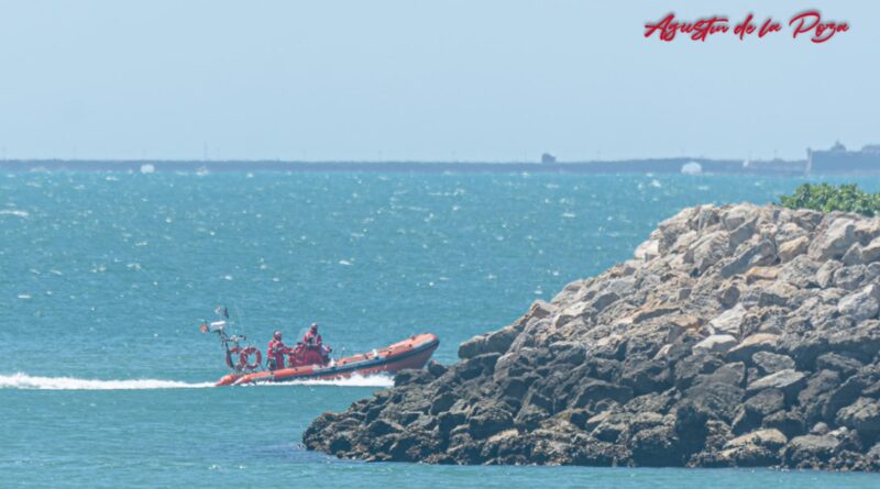 La Base Naval de Rota pone a prueba su respuesta ante un vertido de combustible