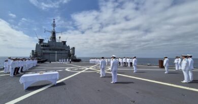 El Castilla L-52 celebra el relevo de su comandante