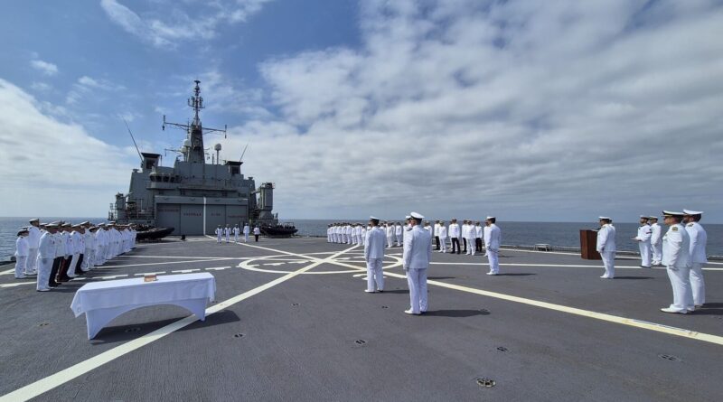 El Castilla L-52 celebra el relevo de su comandante