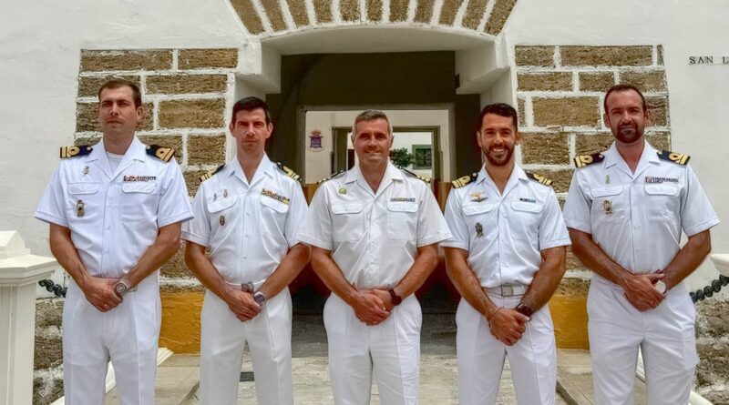 Cuatro buques de la Armada relevan a sus comandantes en Cádiz
