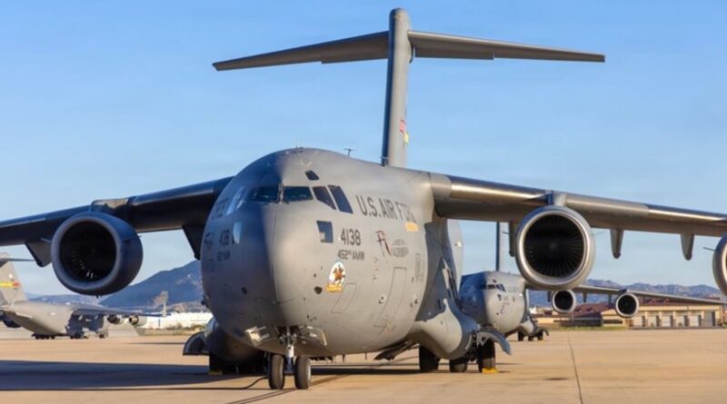 El 725 Escuadrón muestra su misión a las familias en la Base Naval de Rota