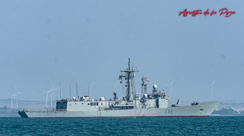 La fragata Canarias F-86 entra en Navantia Cádiz