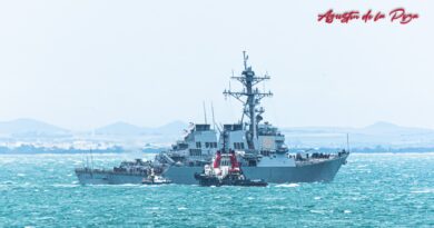 El USS Arleigh Burke DDG-51 entra en el dique 2 de Navantia