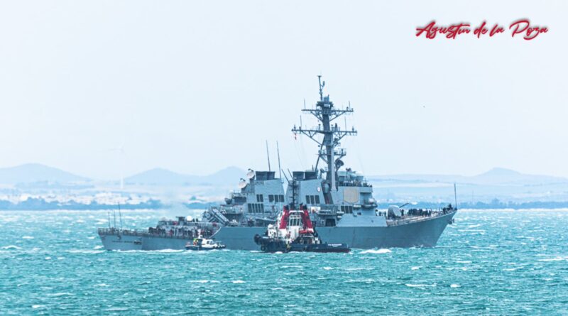 El USS Arleigh Burke DDG-51 entra en el dique 2 de Navantia