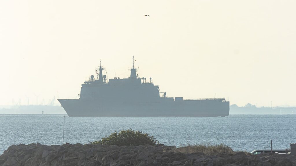 Buque de asalto anfibio Galicia L-51 durante su estancia en las instalaciones de Navantia Cádiz.