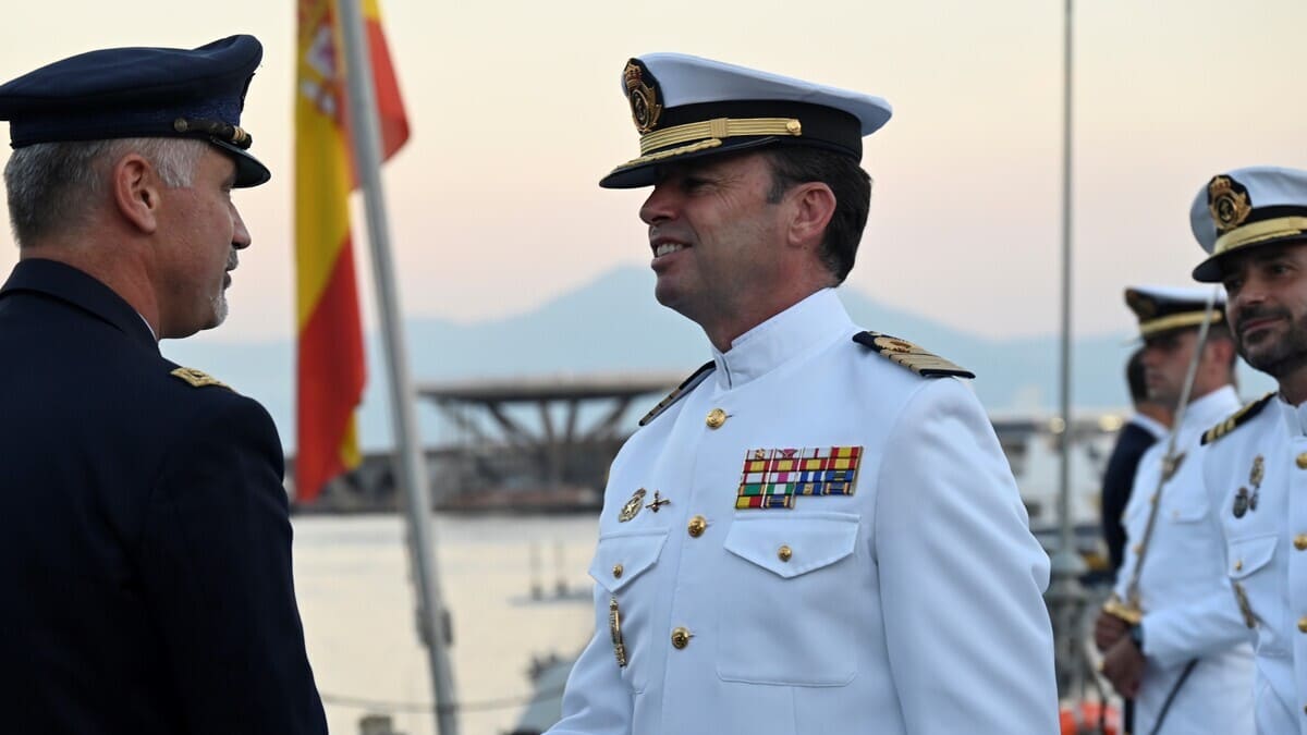 CN Mira, Comandante de agrupación naval de la Armada