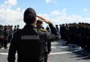 Armada Española: militares durante una formación a bordo de un buque
