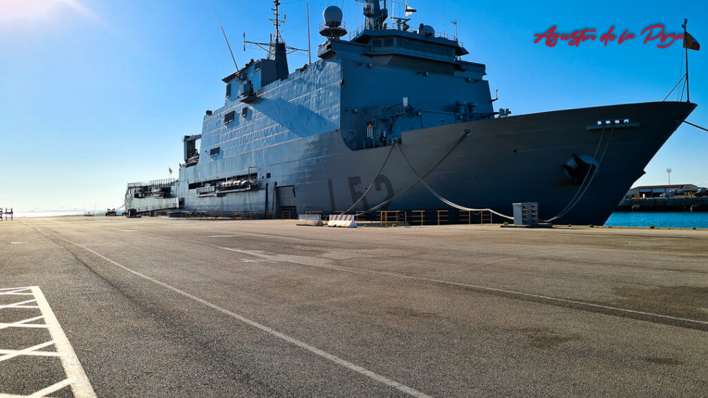 La Armada licita reformas en el Galicia y el Castilla
